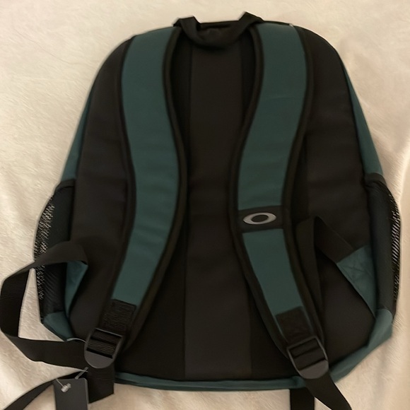 New with Tags Oakley backpack - Picture 5 of 7